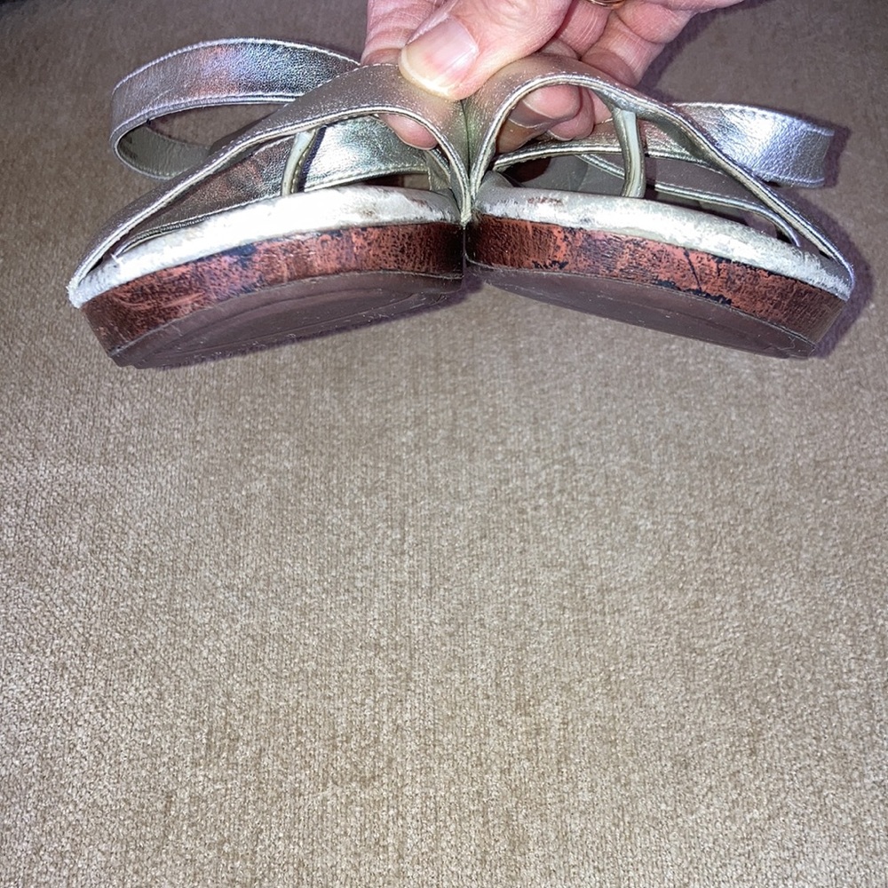 COLE HAAN + NIKE AIR Silver Slip-On Wedge Sandals Size 8 - Picture 4 of 12